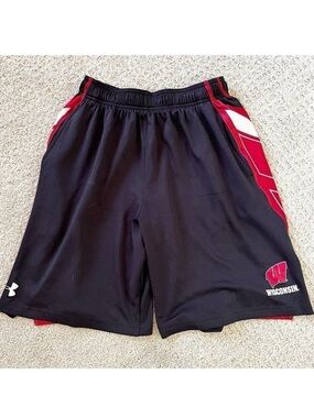Under Armour Mens Wisconsin Badgers Black Shorts Sz M HeatGear Loose Athletic